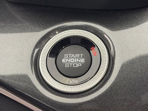 Used 2023 Jeep Grand Cherokee L Laredo image 29