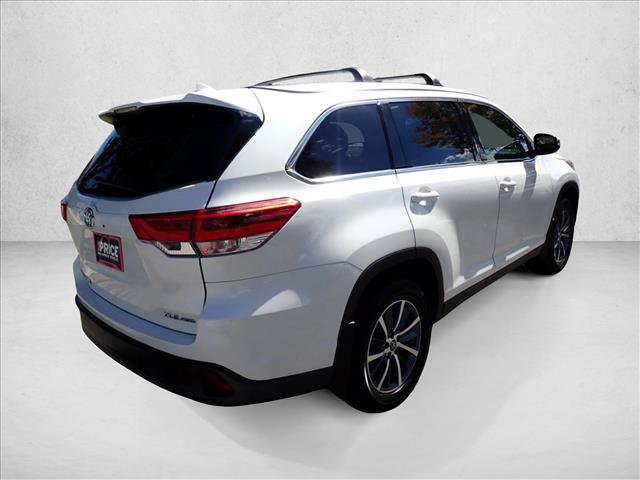 Certified 2019 Toyota Highlander XLE AWD/4WD image 4