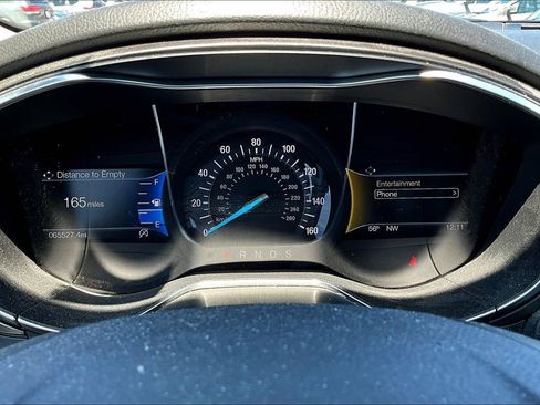 Used 2017 Ford Fusion SE w/ Fusion SE Technology Package FWD image 12