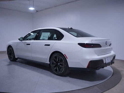 Used 2026 BMW 740i w/ Premium Package RWD image 3