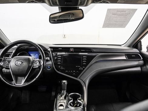 Used 2019 Toyota Camry XSE FWD image 15