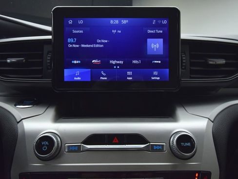 Used 2022 Ford Explorer XLT image 16