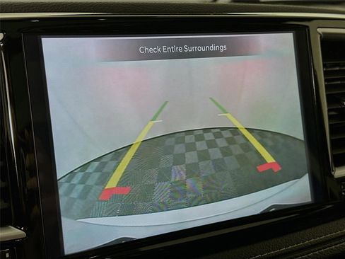 Used 2025 Chrysler Pacifica Limited image 17