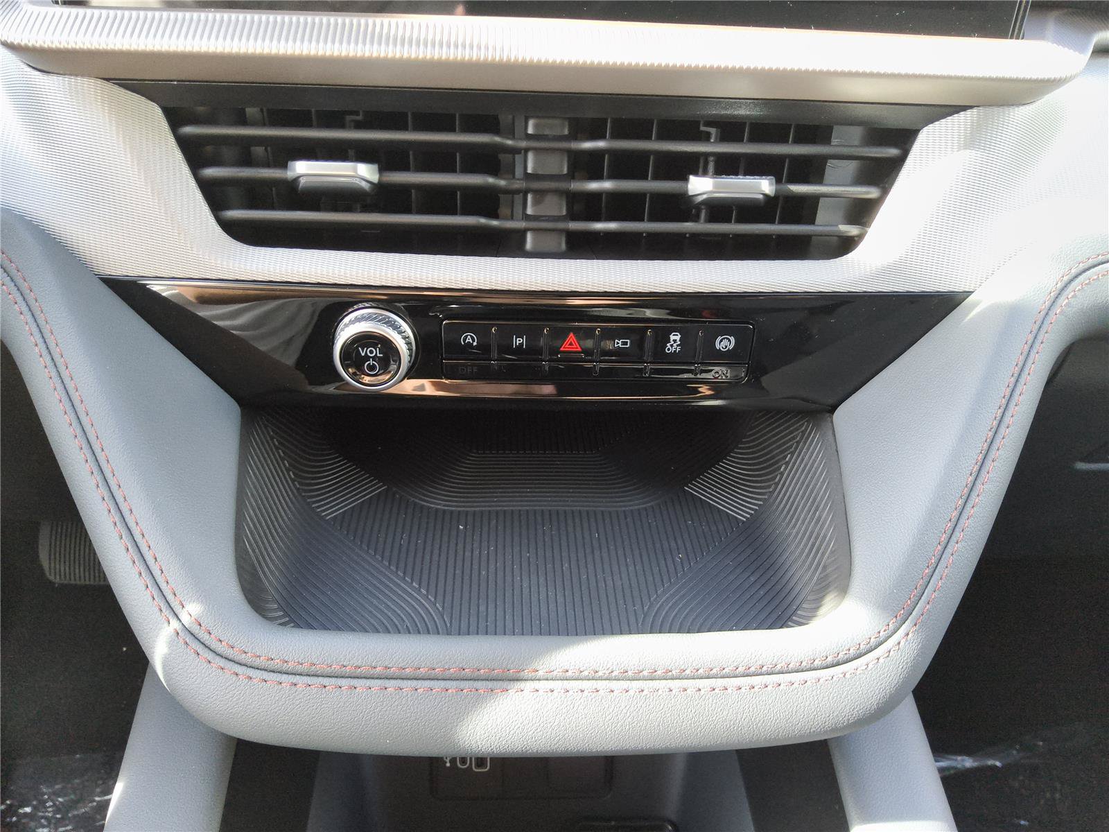 New 2026 Ford Explorer Active w/ Active Comfort Package RWD image 19