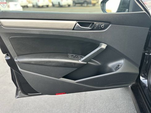 Used 2022 Volkswagen Passat 2.0T SE image 9