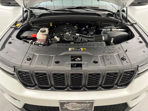 Used 2025 Jeep Grand Cherokee Altitude AWD/4WD image 73