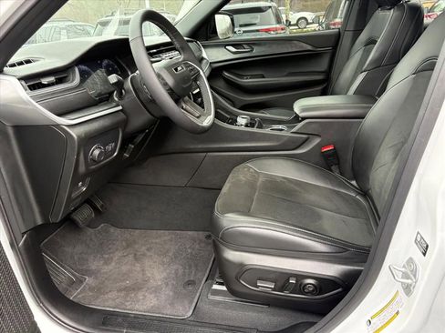 Used 2025 Jeep Grand Cherokee Altitude w/ Trailer Tow Package image 16