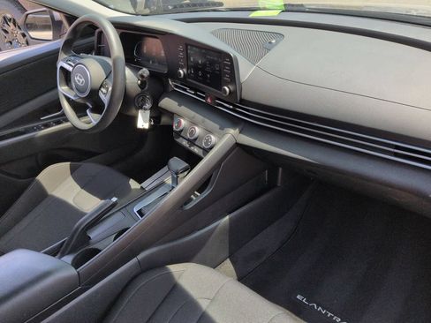 Used 2024 Hyundai Elantra SE FWD image 31