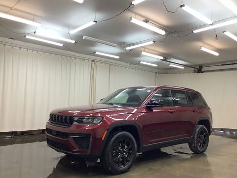 New 2026 Jeep Grand Cherokee Altitude AWD/4WD image 1