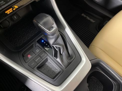 Used 2020 Toyota RAV4 XLE Premium image 24