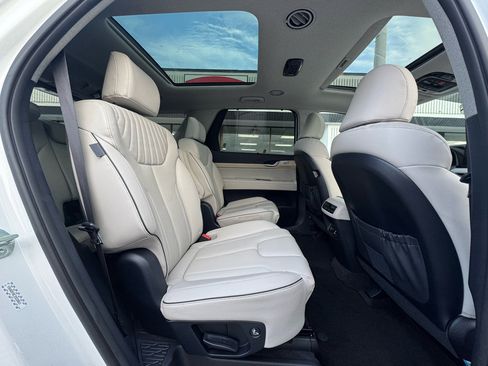 Used 2024 Hyundai Palisade Limited image 4