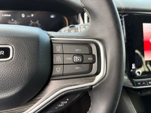 Used 2024 Jeep Wagoneer Series III w/ HD Trailer Tow Package image 30