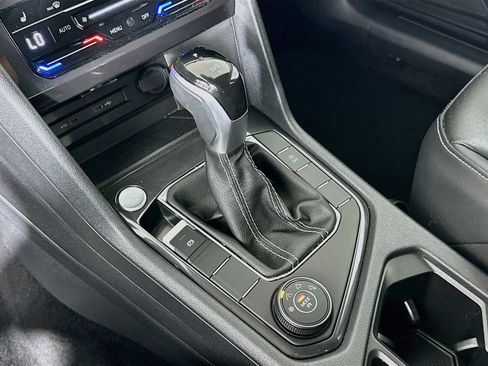 Used 2024 Volkswagen Tiguan SE AWD/4WD image 24