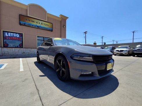 Used 2017 Dodge Charger SXT w/ Plus Group RWD image 2