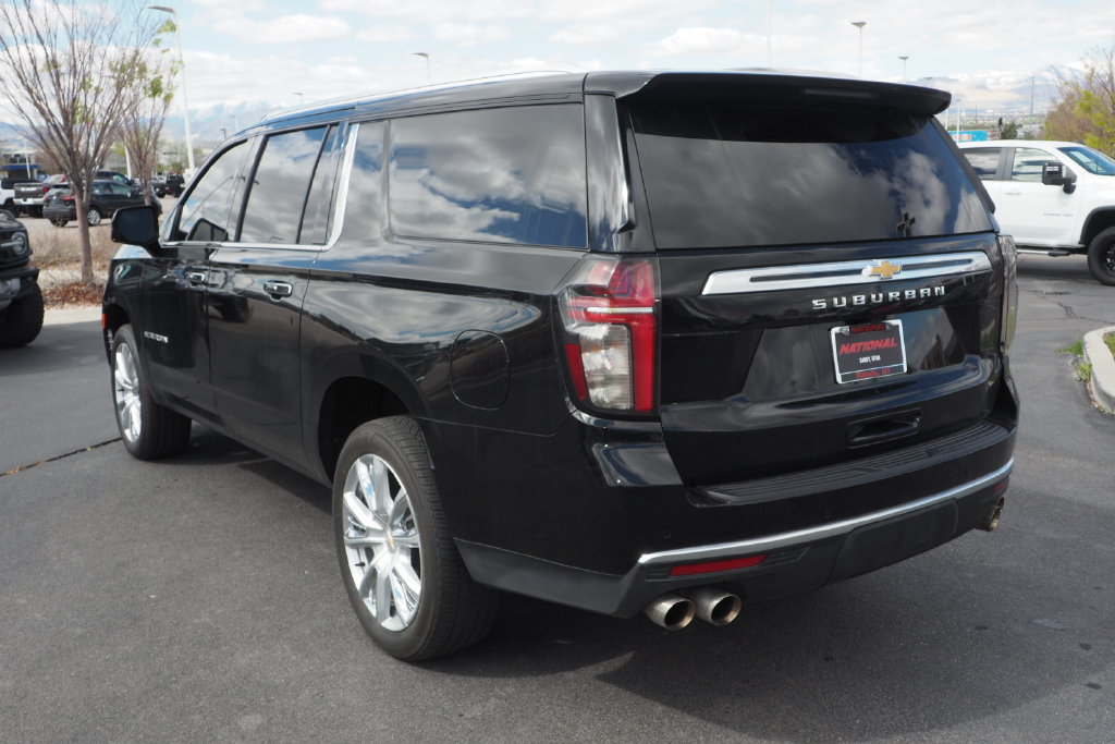 Used 2022 Chevrolet Suburban High Country w/ Premium Package 2 AWD/4WD image 5