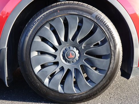 Used 2024 Tesla Model Y Long Range image 22