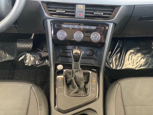 Certified 2023 Volkswagen Taos SE FWD image 8