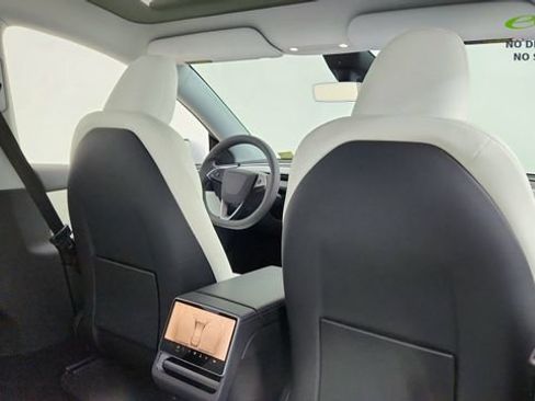 Used 2026 Tesla Model Y Long Range RWD image 25