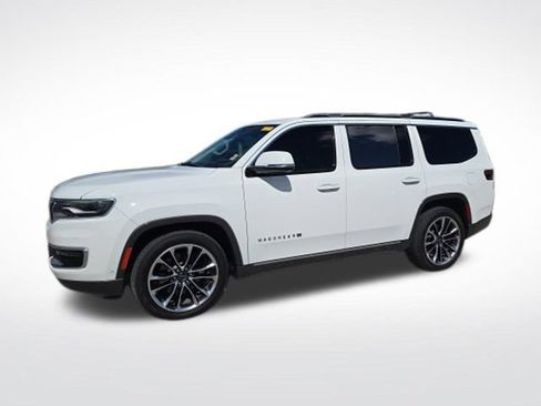 Used 2022 Jeep Wagoneer Series III w/ Premium Group I AWD/4WD image 6