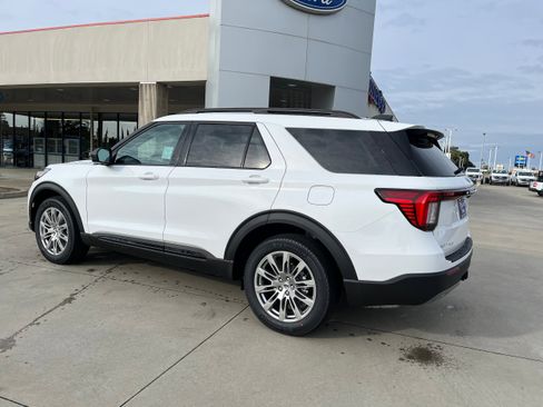 New 2026 Ford Explorer Active w/ Active Comfort Package AWD/4WD image 3
