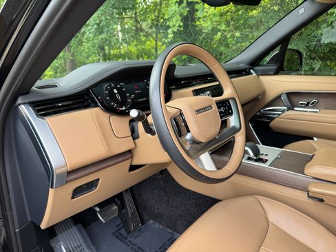 Used 2025 Land Rover Range Rover SE AWD/4WD image 32