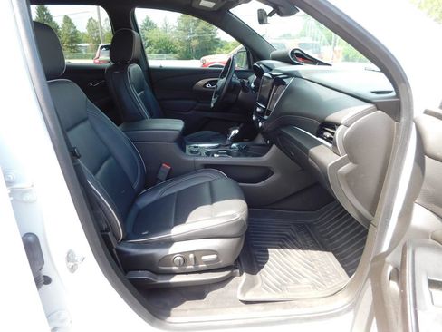 Used 2023 Chevrolet Traverse Premier w/ Redline Edition FWD image 18
