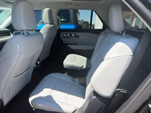 Used 2026 Ford Explorer Platinum w/ LUX Leather Package AWD/4WD image 7