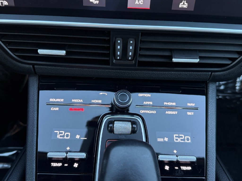 Used 2020 Porsche Cayenne AWD/4WD image 19