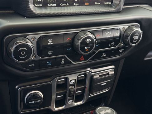 Used 2023 Jeep Wrangler Unlimited Sahara AWD/4WD image 22