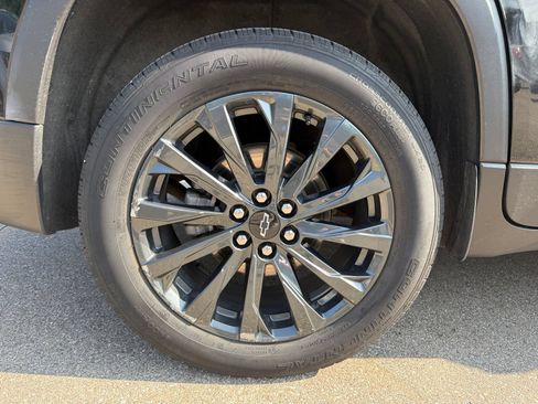 Used 2023 Chevrolet Traverse RS w/ LPO, Floor Liner Package AWD/4WD image 9