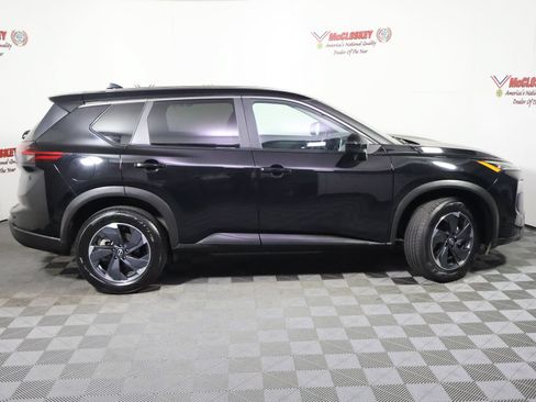 Used 2024 Nissan Rogue SV AWD/4WD image 3