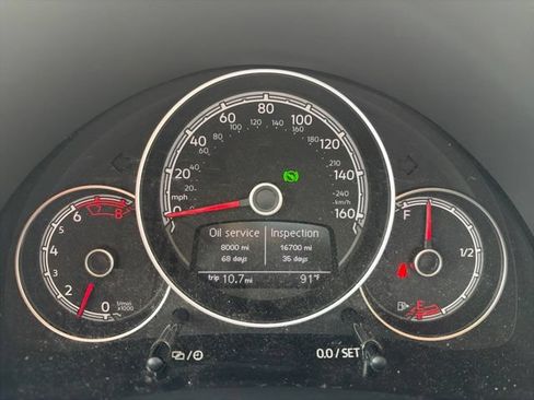 Used 2019 Volkswagen Beetle 2.0T SE FWD image 11