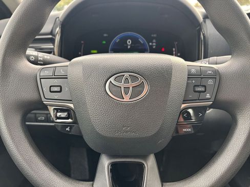 Used 2025 Toyota Camry LE image 27