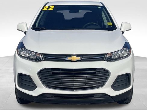 Certified 2022 Chevrolet Trax LS w/ Tint and Cruise Package image 9