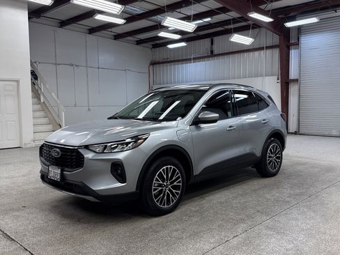 Used 2024 Ford Escape SE image 1