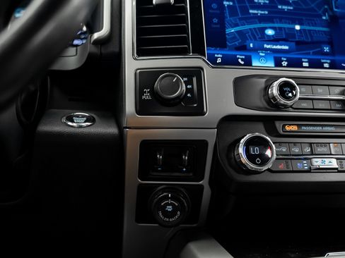 Used 2022 Ford F250 Lariat w/ Black Appearance Package AWD/4WD image 55