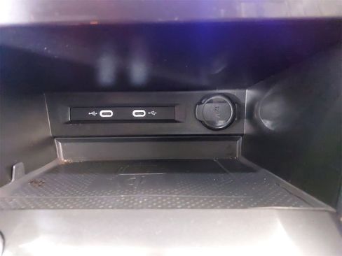 Used 2022 Volkswagen Tiguan SE image 31