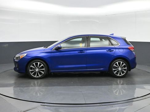 Used 2018 Hyundai Elantra GT image 4