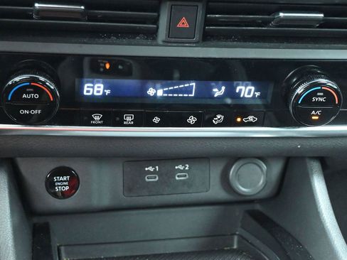Certified 2025 Nissan Rogue SV FWD image 18