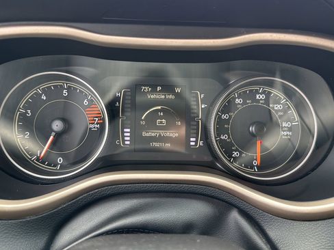 Used 2018 Jeep Cherokee Latitude FWD image 39