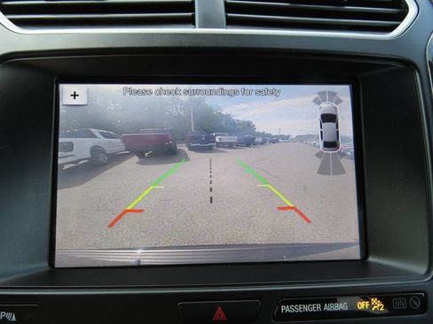 Used 2019 Ford Explorer XLT w/ Equipment Group 202A AWD/4WD image 27