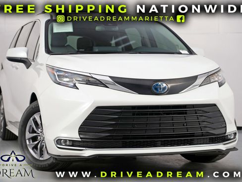 Used 2023 Toyota Sienna XLE w/ XLE Plus Package image 2