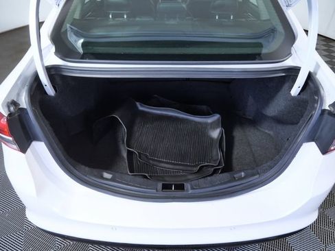 Used 2017 Ford Fusion SE w/ Equipment Group 202A AWD/4WD image 9