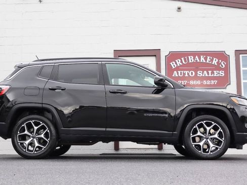 Used 2025 Jeep Compass Limited AWD/4WD image 1