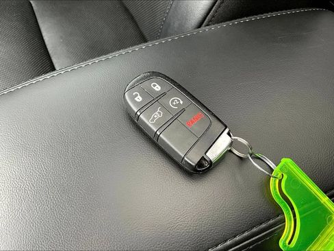 Used 2019 Jeep Grand Cherokee Limited w/ Luxury Group II AWD/4WD image 37