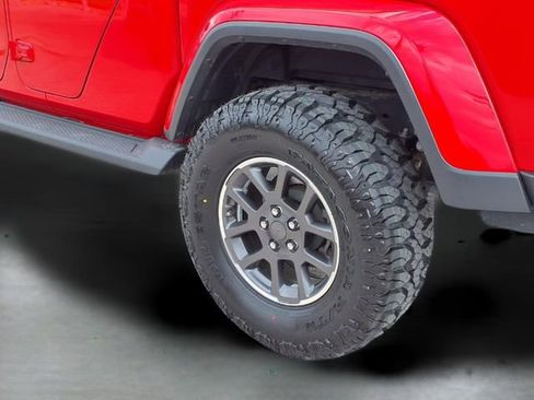 Used 2020 Jeep Gladiator Overland w/ Cold Weather Group AWD/4WD image 22