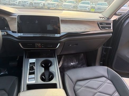 Used 2024 Volkswagen Atlas SE image 20