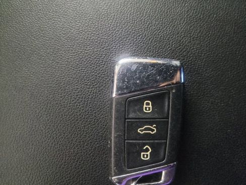 Used 2021 Volkswagen Atlas Cross Sport SE FWD image 32