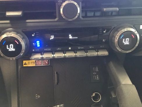 Certified 2025 Toyota Tacoma Limited AWD/4WD image 15