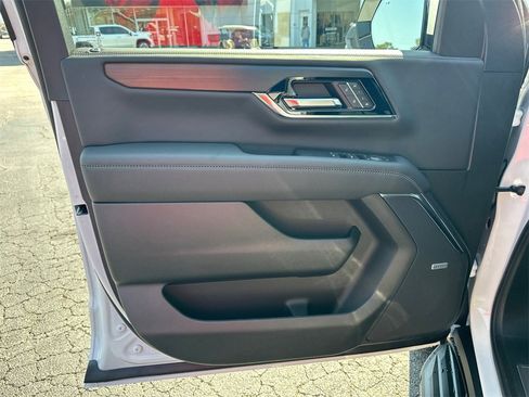 New 2026 GMC Yukon Denali w/ LPO, Floor Liner Package image 11